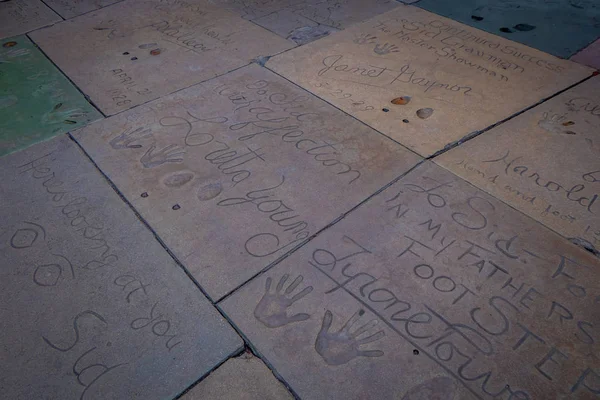 Los Angeles, California, USA, JUNE, 15, 2018: Outdoor view of celebrity foot and hand prints at the TCL Chinese Theatre in Hollywood — Stock Photo, Image