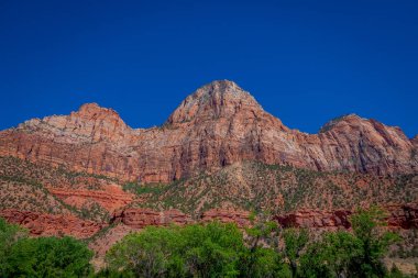 Manzara üç Patrikler Zion National Park, güzel mavi gökyüzü arka planda şaşırtıcı