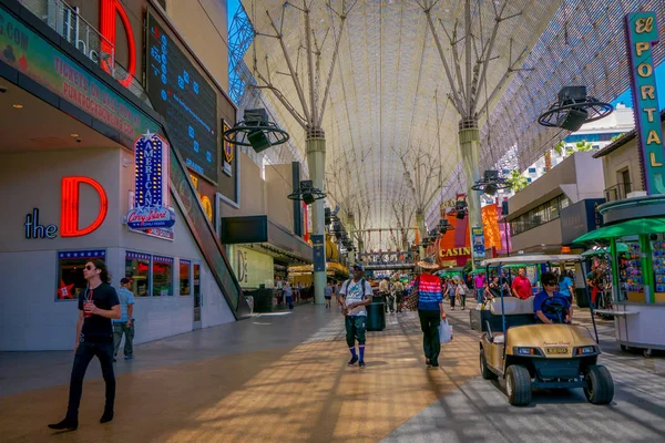 Las Vegas, NV, USA, 15 giugno 2018: Vista esterna del dettaglio del viale Freemont Experience a Las Vegas-Nevada. Stati Uniti — Foto Stock