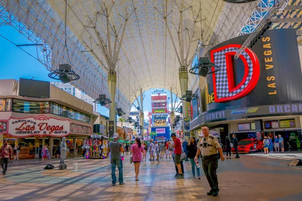 Las Vegas, NV, USA, 15 giugno 2018: Vista esterna del dettaglio del viale Freemont Experience a Las Vegas-Nevada. Stati Uniti — Foto Stock