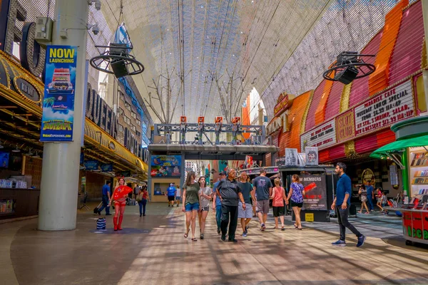 Las Vegas, NV, EE. UU., 15 de junio de 2018: Vista al aire libre del detalle del bulevar freemont experience en Las Vegas-Nevada. Estados Unidos — Foto de Stock