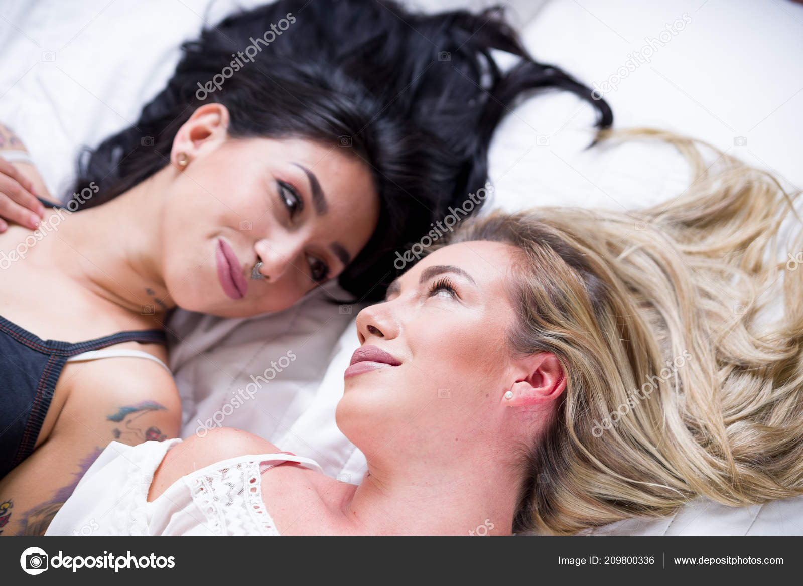 sexy lesbians doing it Sexe hard videos