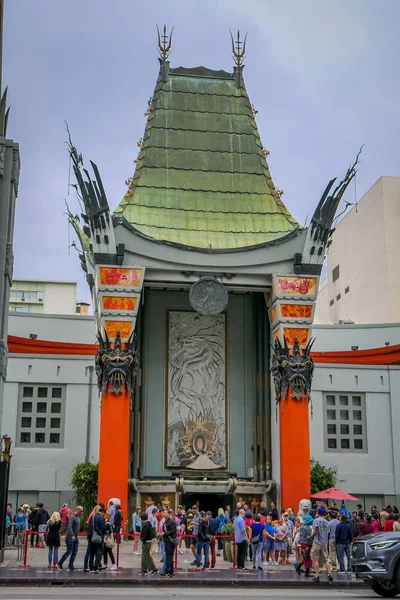 Los Angeles, California, USA, 15 giugno 2018: Historic Graumans Chinese Theater in Los Angeles, CA. Inaugurato nel 1922 questo punto di riferimento di Hollywood si trova sulla Hollywood Walk of Fame e attira molti visitatori — Foto Stock