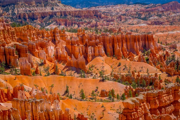 Bryce Canyon National Park landscape, Utah, United States. Nature scene showing beautiful hoodoos, pinnacles and spires rock formations. including Thors Hammer, in a gorgeous blue sky — Stock Photo, Image