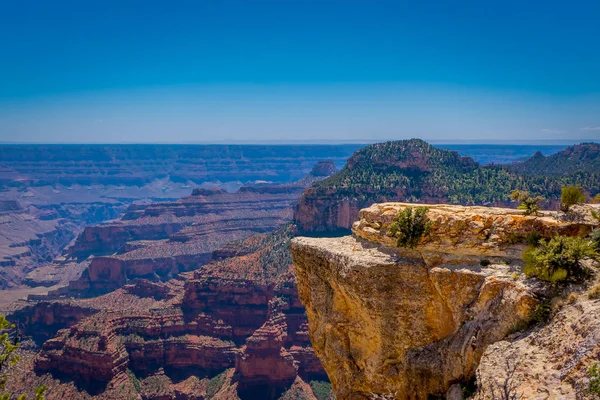 High cliffs above Bright Angel canyon, major tributary of the Grand Canyon, Arizona, view from the north rim — Stock Photo, Image