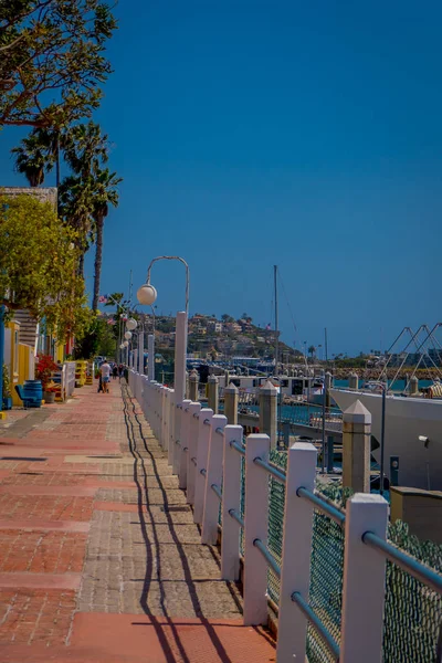 Los Angeles, California, USA, 20 agosto 2018: Vista esterna di turisti non identificati sulla spiaggia di Santa Monica a Los Angeles, Stati Uniti. Santa Monica è una città fronte mare nella parte occidentale di Los Angeles — Foto Stock