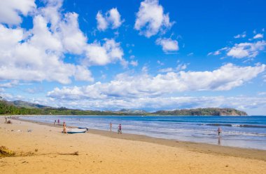 Samara, Kosta Rika, Haziran, 26, 2018: açık görünüm kimliği belirsiz kişi Kosta Rika Samara beach plaj keyfi.