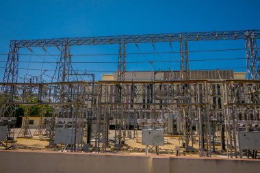 Endüstriyel Los Angeles Limanı Vinçler, elektrik direkleri ve endüstriyel binalar endüstriyel Los Angeles Limanı