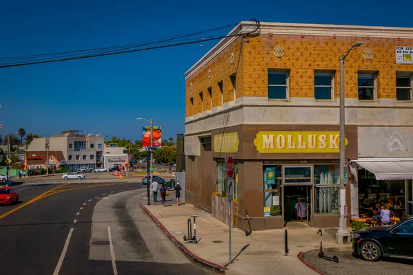 Los Angeles, Californië, Usa, juni, 15, 2018: De mening van de straat in Santa monica. . De stad is vernoemd naar de christelijke heilige Monica — Stockfoto