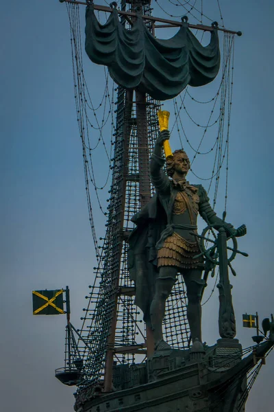 MOSCOW, RUSSIA- APRIL, 24, 2018: The monument to Tsar of Russia Peter 1 in Moscow was built on the project of sculptor Zurab Tsereteli in 1997 — Stock Photo, Image