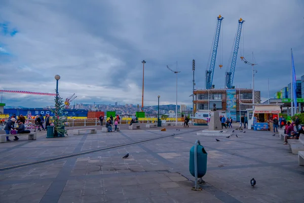 Valparaíso, Chile - September 15, 2018: Port i Valparaiso. Valparaiso är en viktig hamnstad på Pacific Coast Chile — Stockfoto