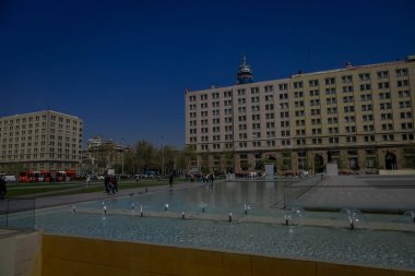 Santiago, Şili - 13 Eylül 2018: Açık görünümü, muhteşem bina, Santa Lucia Hill, Plaza de Armas ve La Moneda Santiago Şili