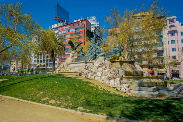 Santiago, chile - 17. september 2018: aussenansicht des deutschen brunnens aus dem jahr 1912 im parque forestal, santiago. Chili — Stockfoto