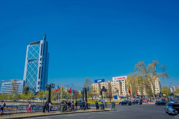 Santiago, Şili - 17 Eylül 2018: Güzel manzarası, Santiago de Chile mali Las Condes bölgesinde modern ofis binaları ile — Stok fotoğraf