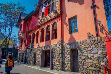 Santiago, Şili - 13 Eylül 2018: Castle Lehuede veya Red House, Bellavista şık semtinde yer alan. Bu eklektik tarzı bina tüccar don Pedro Lehuede için 1923 yılında inşa edilmiştir.