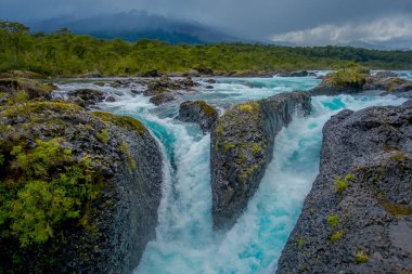 Saltos de Petrohue, Şili güzel şelaleler