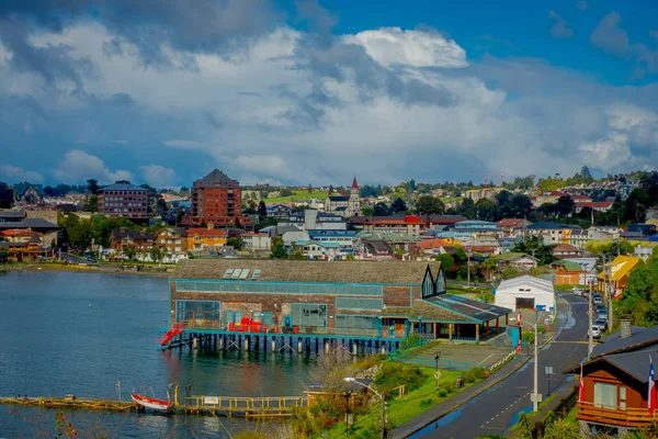 Puerto Varas, Chile, szeptember, 23, 2018: Kilátás nyílik a város Puerto Varas és a Llanquihue tó — Stock Fotó