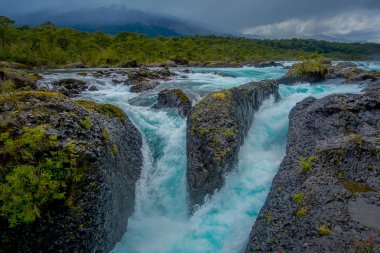 Saltos de Petrohue, Şili güzel şelaleler