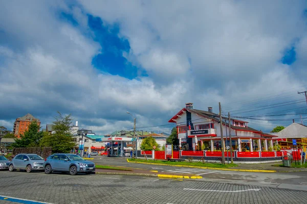 Puerto Varas Chile Setembro 2018 Vista Carros Estacionados Frente Edifícios — Fotografia de Stock