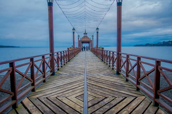 Hermosa vista al aire libre del muelle de madera de Frutillar, sur de Chile — Foto de Stock