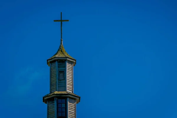 Vista de detalhe exterior da igreja vilupulli, uma das igrejas de madeira da herança mundial localizada na ilha Chiloe, Chile — Fotografia de Stock