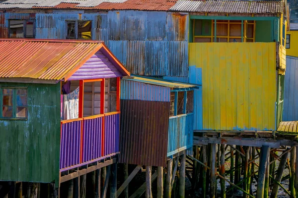 Casas em palafitos palafitos em Castro, Chiloe Island, Patagônia — Fotografia de Stock