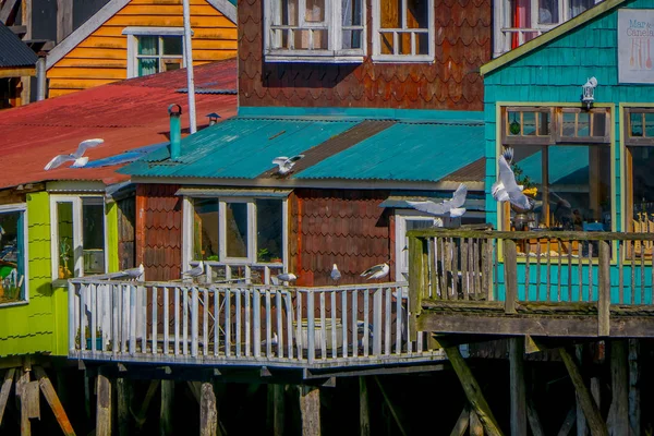 Casas sobre pilotes palafitos en Castro, Isla de Chiloé, Patagonia — Foto de Stock