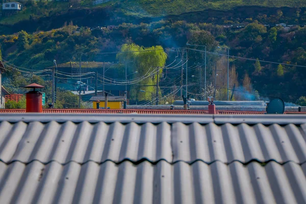 Vista acima do telhado de casas coloridas na horizontal localizada em Castro, Chiloe Island — Fotografia de Stock