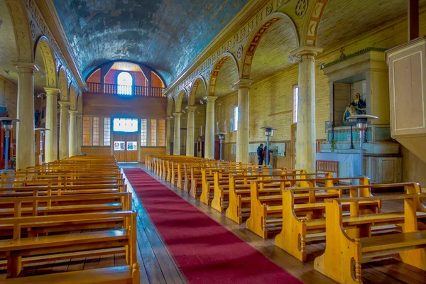 Widok wewnątrz drewniane wykonane Kościoła w Chonchi, Wyspa Chiloe w Chile. Nuestra Senora del Rosario — Zdjęcie stockowe