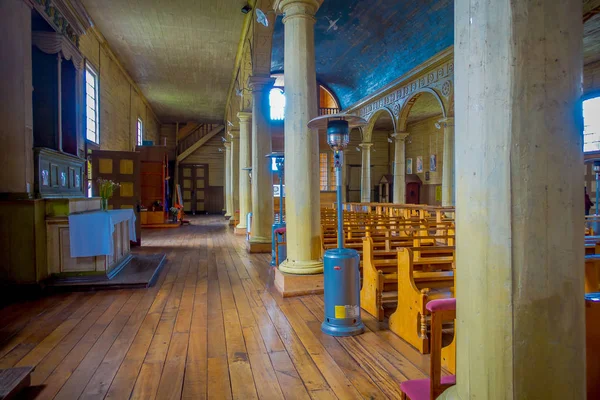 Vista interior de iglesia de madera en Chonchi, isla de Chiloé en Chile. Nuestra Señora del Rosario —  Fotos de Stock