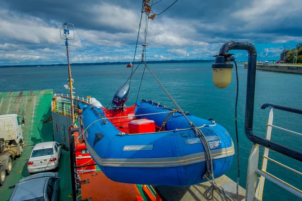 Chiloe, Chile - 27 września 2018 r.: Z bliska transportu wody wewnątrz promu w chilijskich lądu na wyspie Chiloe — Zdjęcie stockowe