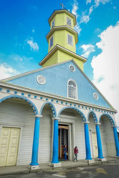 HILOE, CHILE - 27 de setembro de 2018: Famosa igreja de madeira em Chonchi, Chile. Nuestra Se ora del Rosario — Fotografia de Stock