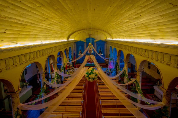 CHILOE, CHILE - 27 DE SEPTIEMBRE DE 2018: Vista interior de la histórica iglesia de Nercón, templo católico ubicado en la comuna chilota de Castro, reconocida como Patrimonio de la Humanidad por la Unesco — Foto de Stock