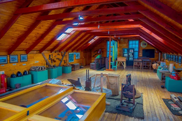 1996 年に開いたの家族から寄贈されたのチリ、2018 年 9 月 27 日: 家具、1920 年代からの装飾品でいっぱい、20 世紀の初めの博物館の屋内表示 — ストック写真