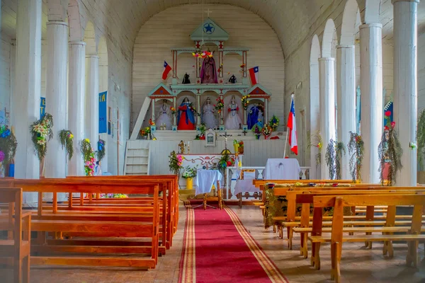 CHILOE, CHILE - SETEMBRO, 27, 2018: Vista interior da igreja Jes s de Nazareno em Aldachildo, na Ilha Lemuy, é uma das Igrejas do Arquipélago de Chilo — Fotografia de Stock