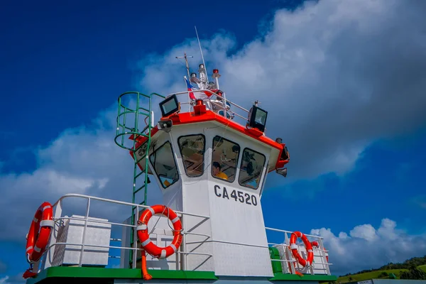 CHILOE, CHILE - SEPTEMBER, 27, 2018: Outdoor view of cabin in the ferry, in gorgeous beautiful day in Lemuy Island of Chiloe — Stock Photo, Image
