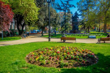 Santiago, Şili - 16 Ekim 2018: Benjamin vicuna mackenna Şili'nin Santiago park heykelinin açık görünüm