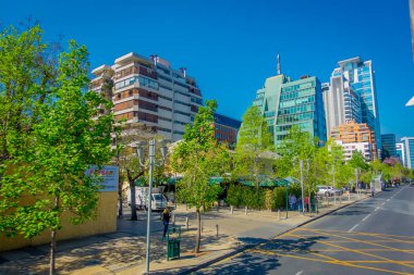 Santiago, Şili - 16 Ekim 2018: Finans Merkezi binalar skyline Santiago de Chile mali Las Condes bölgesinde modern ofis binaları ile
