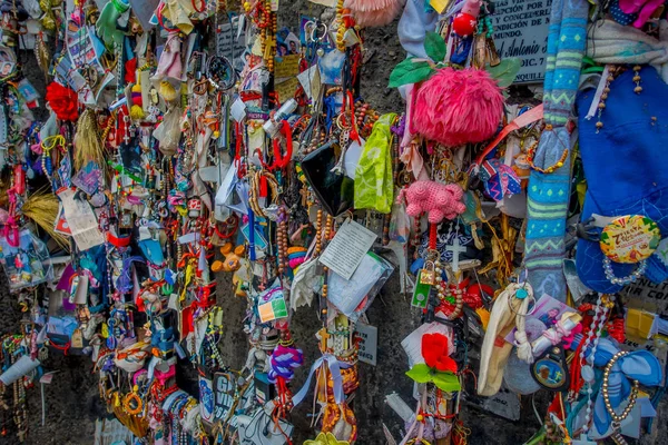 SANTIAGO, CHILE - OCTOBER 16, 2018: Close up of details, pictures and messages in a wall in the city if Santigao — Stock Photo, Image