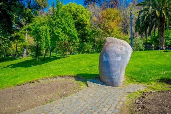 Сантьяго, Чилі - 16 жовтня 2018: Відкритий погляд статуя Бенджамін Вікунья mackenna в парку Сантьяго, Чилі — стокове фото