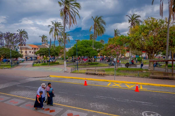 Calderon Park, Cotacachi, Ecuador, foran Matriz Kirke - Stock-foto