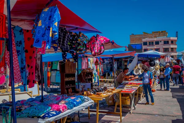 Otavalo Ecuador Noviembre 2018 Vista Aire Libre Personas Identificadas Comprando — Foto de Stock