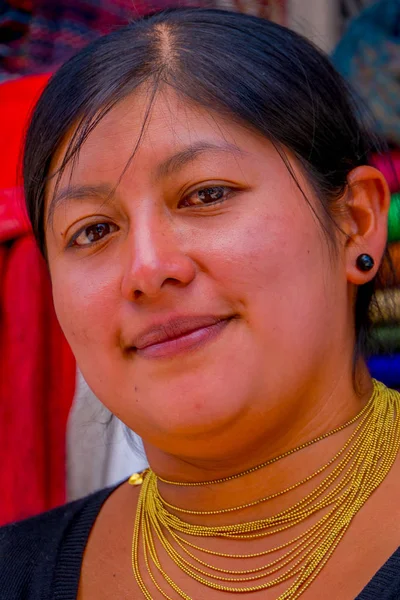 OTAVALO, ECUADOR, NOVEMBER 06, 2018: Portrait of indigenous woman wearing andean traditional clothing and necklace posing for camera — Stock Photo, Image