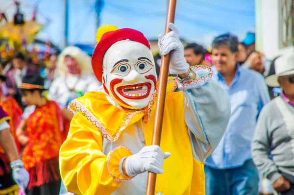 Latacunga, Ecuador September 28, 2018: En parad under La Fiesta de la Mama Negra traditionell festival. Mama Negra Festival är en blandning av inhemska, spanska och afrikanska influenser — Stockfoto