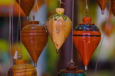 Küçük bir ip asılı trompo ayrıntı yakın çekim