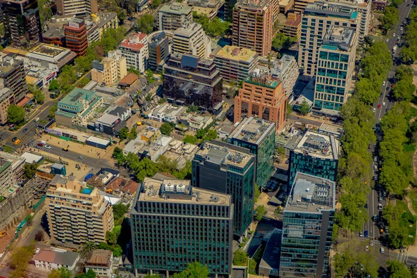 Vacker utomhus utsikt över Santiago staden landskap från Costanera Center vid i Santiago i Chile — Stockfoto