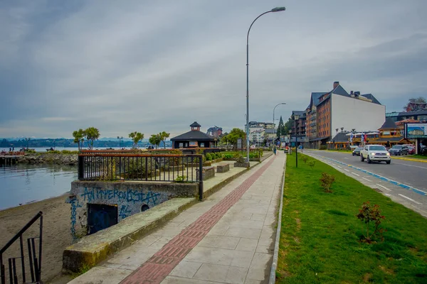 Puerto Varas, Şili, Eylül, 23, 2018: Açık muhteşem görünümü Llanquihue Gölü ve Puerto Varas pier — Stok fotoğraf