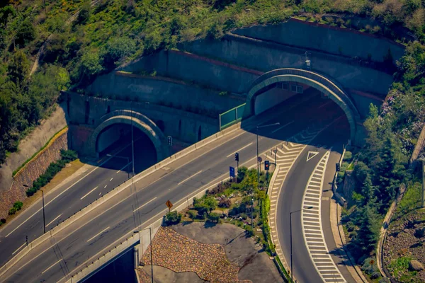 Intersecção de auto-estradas no distrito de Vitacura, em Santiago do Chile — Fotografia de Stock