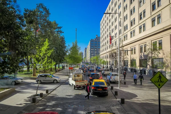 Santiago, Şili - 13 Eylül 2018: Açık görüş-in trafik akışı Santiago sokaklarında. Şili, Güney Amerika — Stok fotoğraf