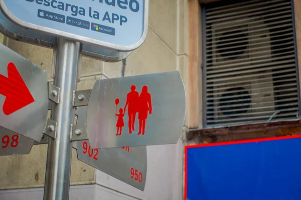 SANTIAGO, CHILE - OCTOBER 16, 2018: Outdoor view of informative sign in Santiago — Stock Photo, Image